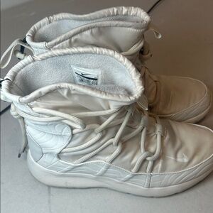 Nike Roche Run Women's Cream Winter Boots